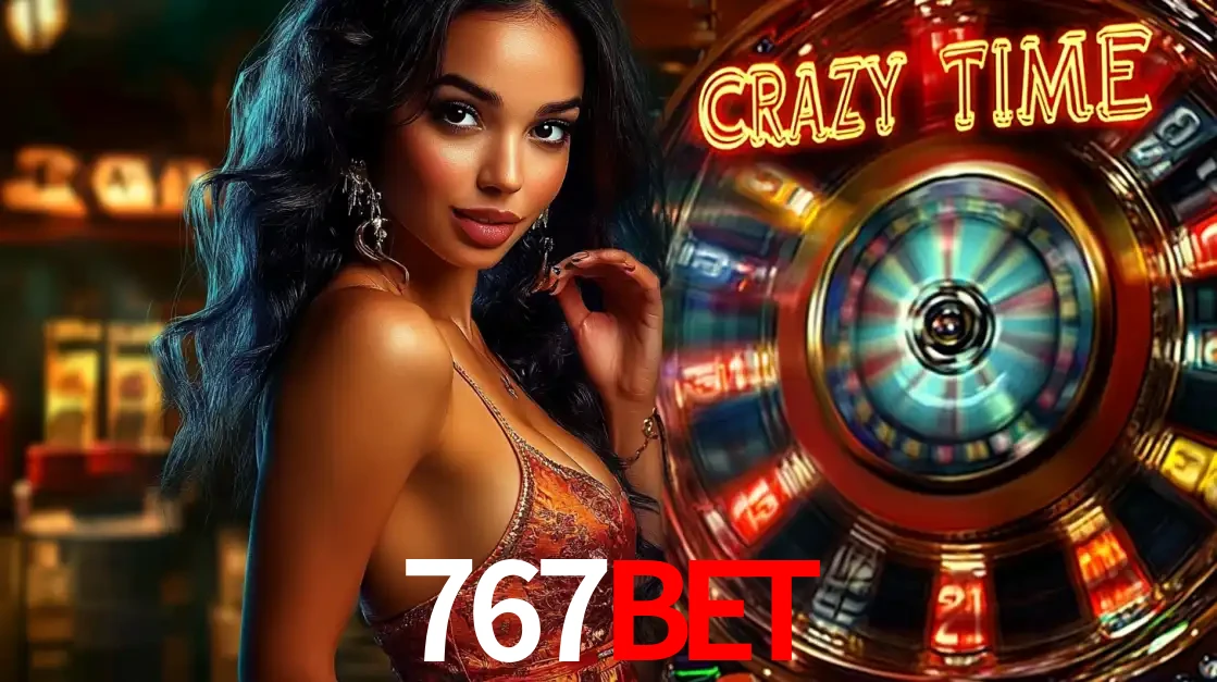Mulher elegante ao lado da vibrante roda da fortuna do jogo de cassino ao vivo Crazy Time, um dos game shows mais populares e cheios de prêmios do 767bet.